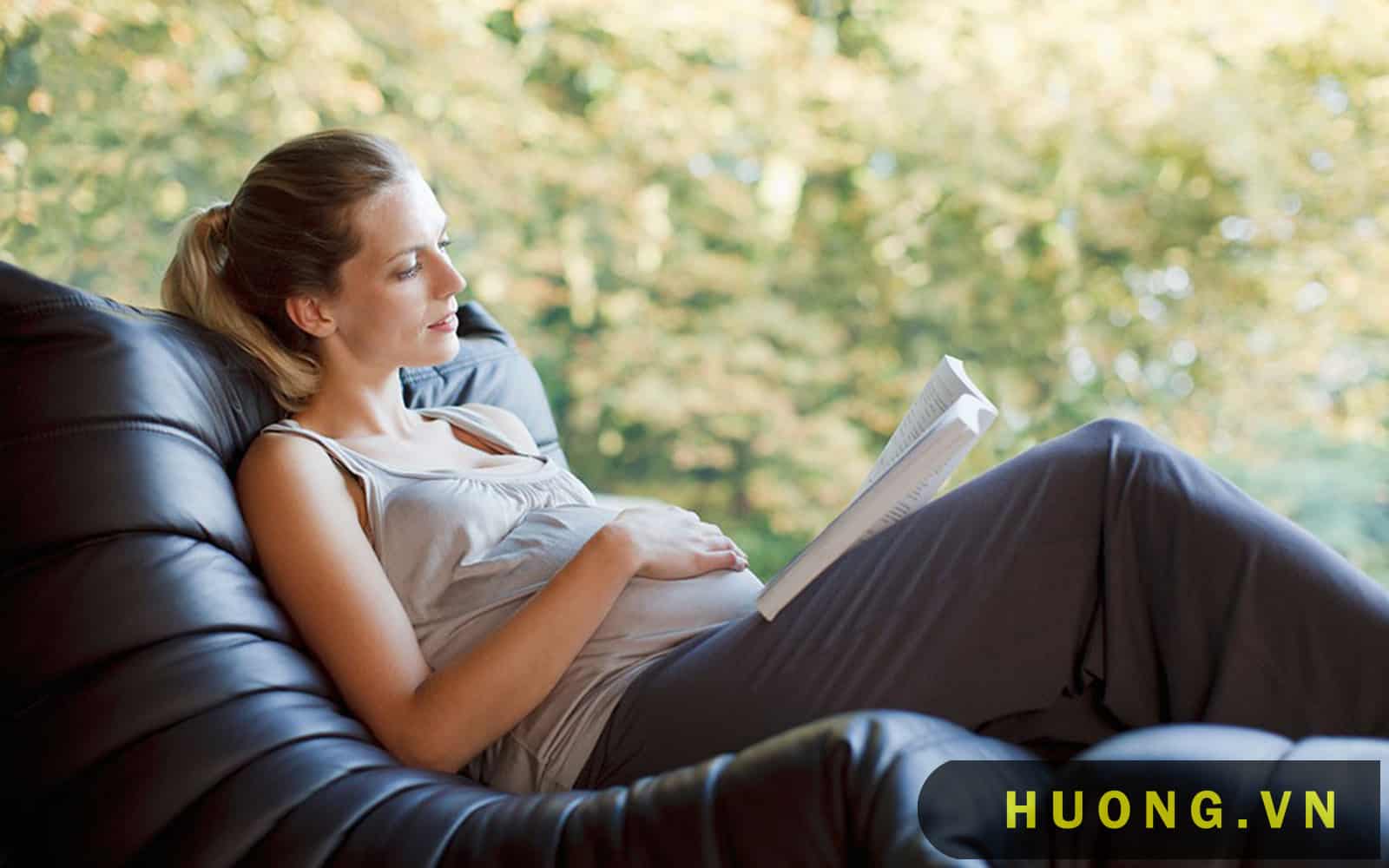 Dành nhiều thời gian đọc sách khi mang thai
