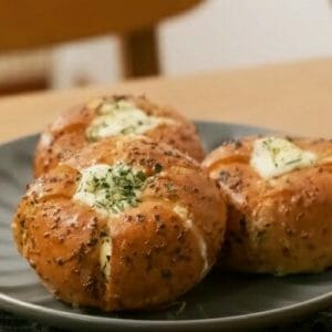 Cách Làm Bánh Mì Bơ Tỏi Phô Mai Thơm Lừng - Giòn Rụm - Dễ Làm