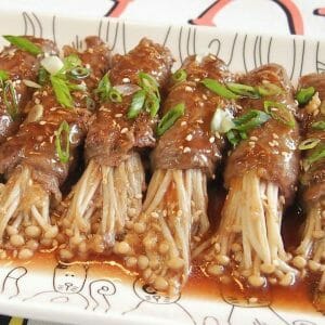 Tuyệt chiêu làm bò cuộn nấm kim châm thơm ngon như nhà hàng