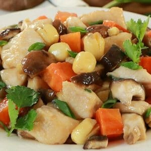 Hướng dẫn cách làm thịt gà xào nấm | Vinmec