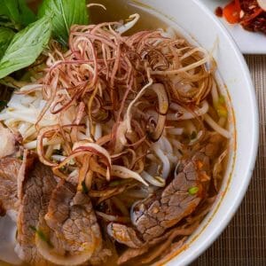 Cách nấu bún bò Huế đậm chất miền Trung
