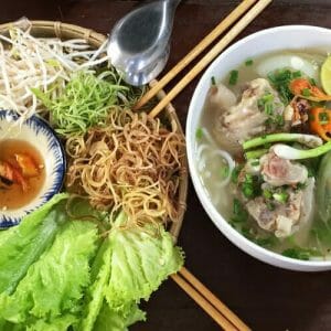 Cách nấu bún giò heo ngon thơm, nước dùng đậm đà tại nhà