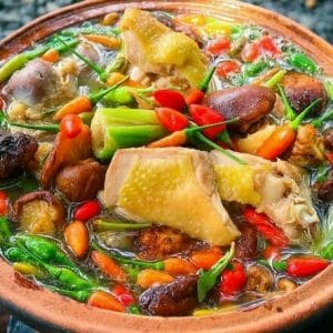 Công thức nấu lẩu gà tiềm ớt hiểm thơm ngon cay nồng đậm