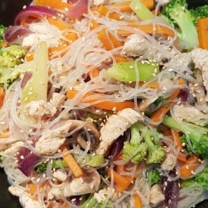 Cách Làm Món Miến Trộn Ức Gà Rau Củ của Trang Le - Cookpad