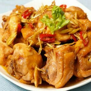 Gà kho sả ớt kiểu miền Trung và miền Nam cay thơm đậm đà