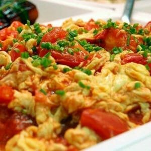 Trứng chiên sốt cà chua đậm đà ngon cơm