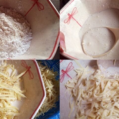 Trộn khoai với hỗn hợp bột