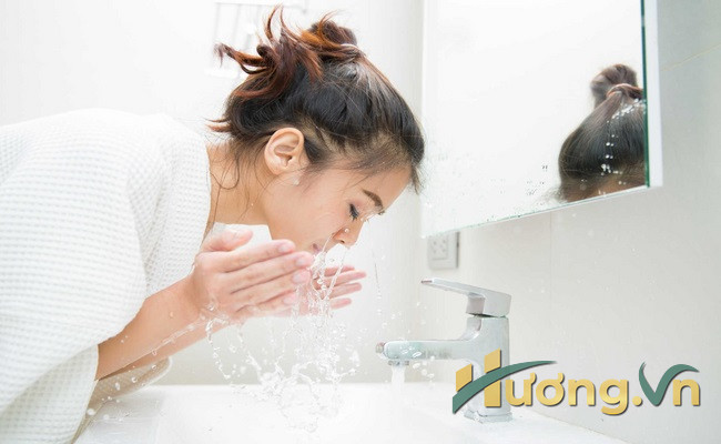 Nguyên nhân sữa rửa mặt gây mụn là do dùng nó quá nhiều lần trong ngày