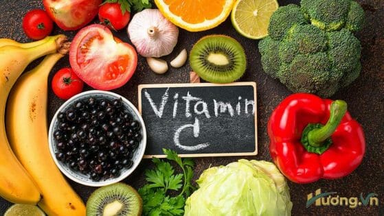 Sử dụng thực phẩm nhiều vitamin C để tăng sức đề kháng.
