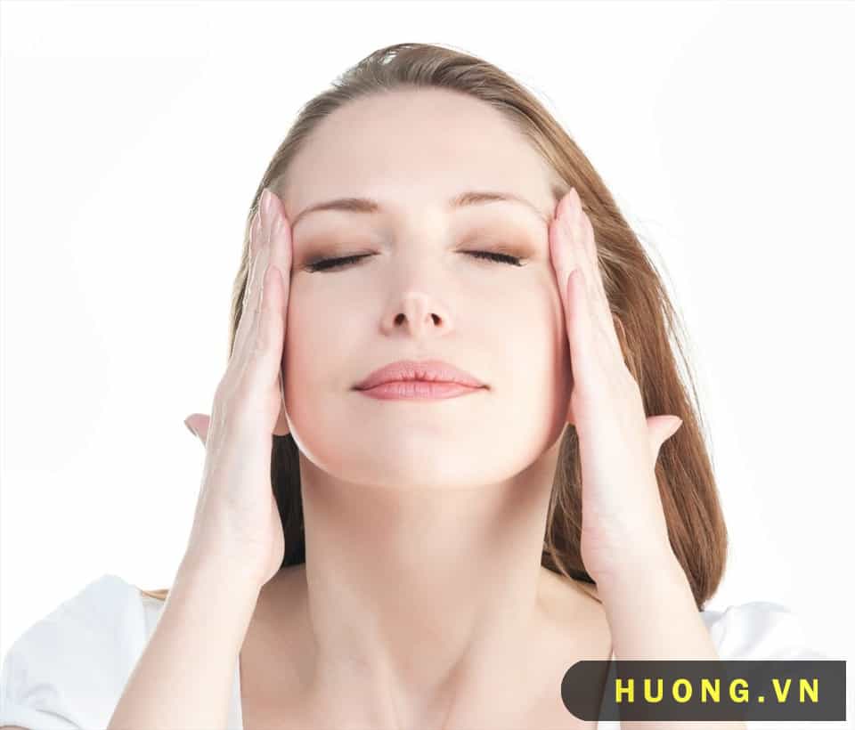 massage giúp thúc đẩy tốc độ phát triển của lông mày