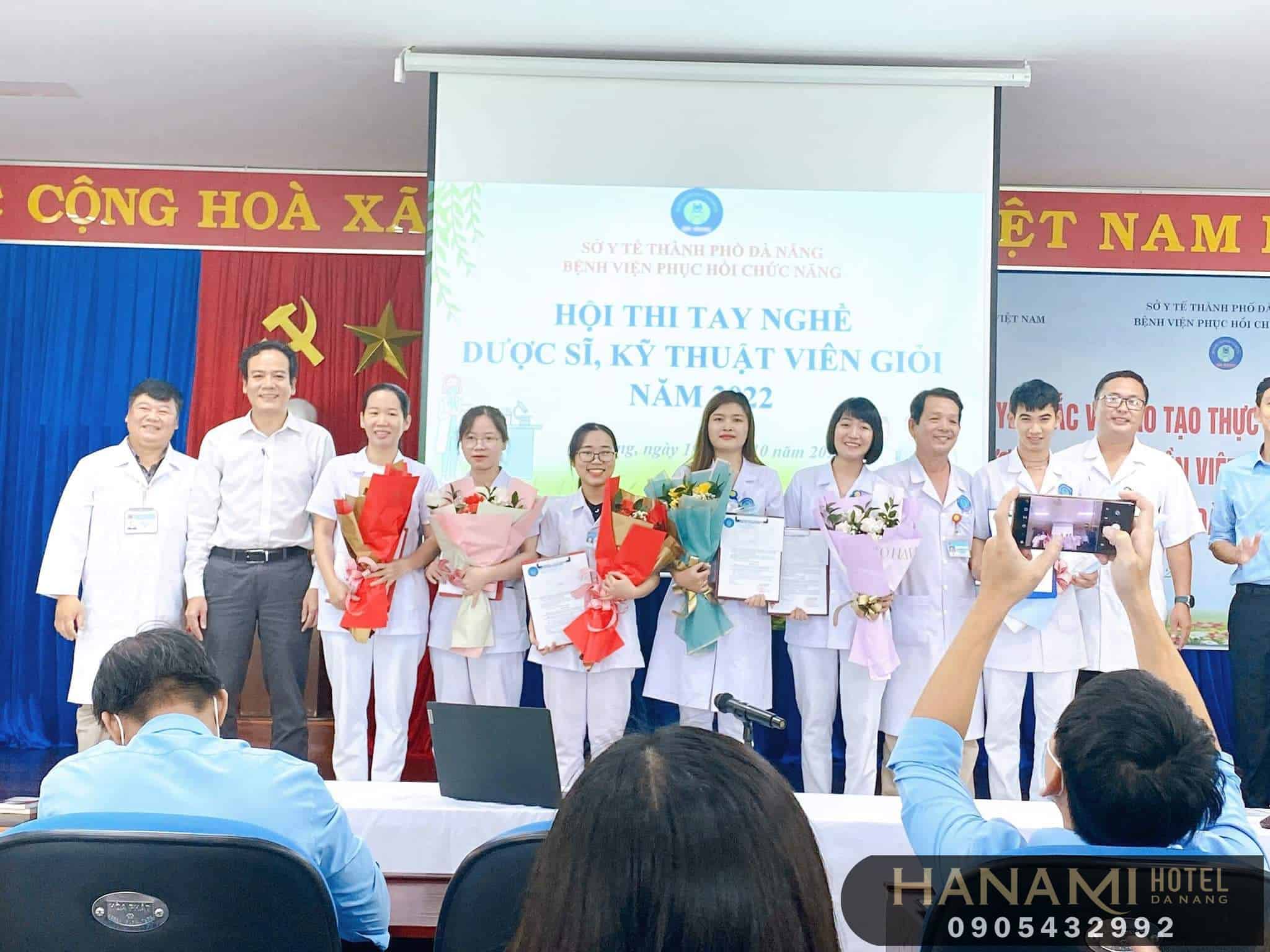 Đội ngũ dược sĩ cửa hàng Sức Khỏe Hương Việt Nam